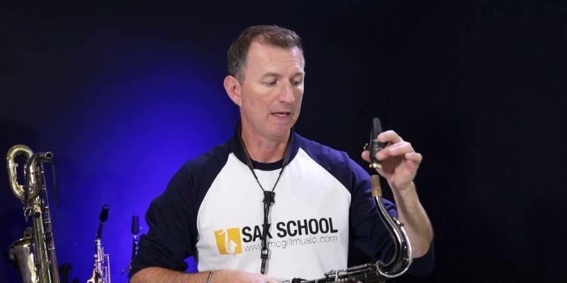 beginner saxophone fitting the mouthpiece