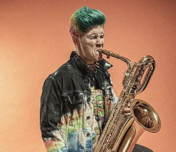 Leo Pellegrino playing saxophone