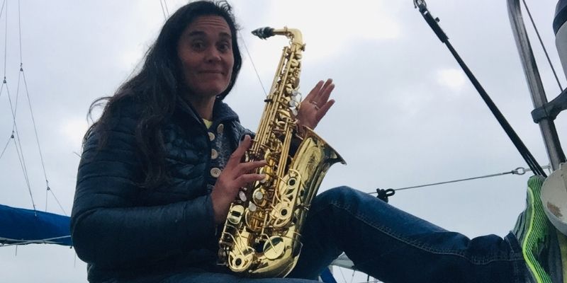 Sax School Student iZi learns saxophone while living on a boat at sea