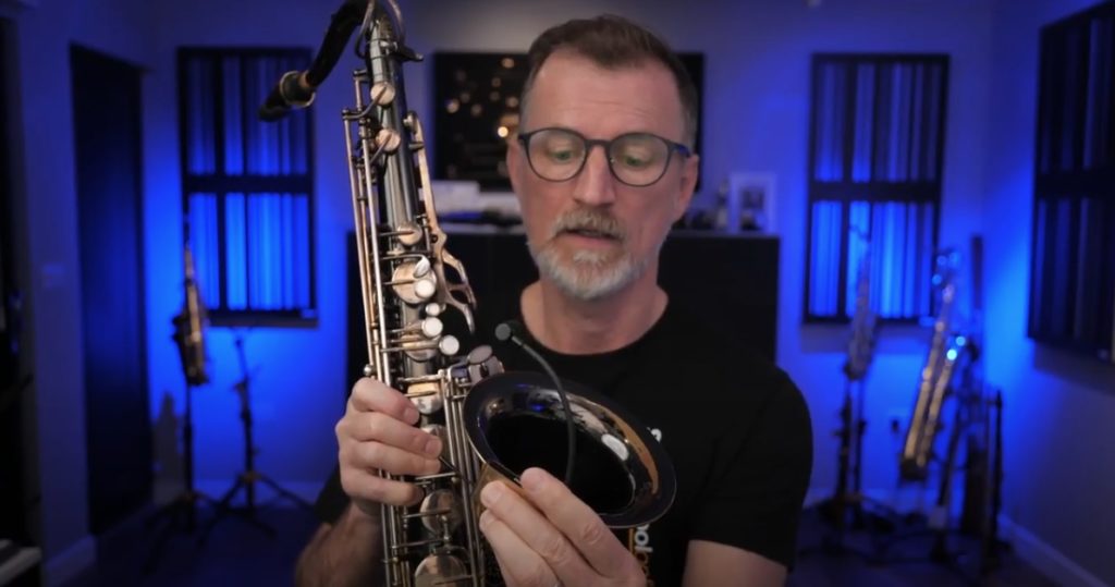 Cloudvocal Lite Sax School Online review attaching the mic