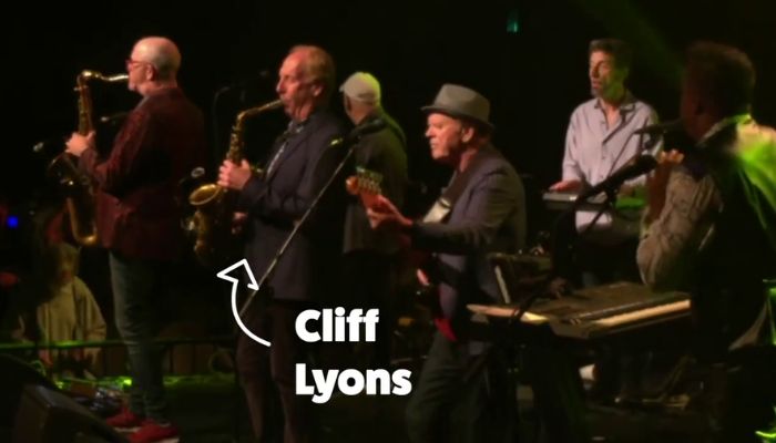 Cliff Lyons plays sax with Average White Band, Sax School Online