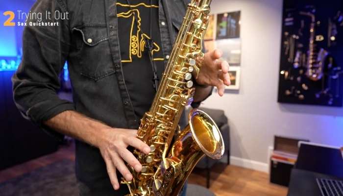 Holding the saxophone correctly. Sax School online