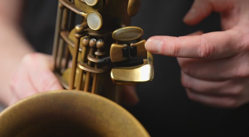 Contextual fingering G sharp key sax school online